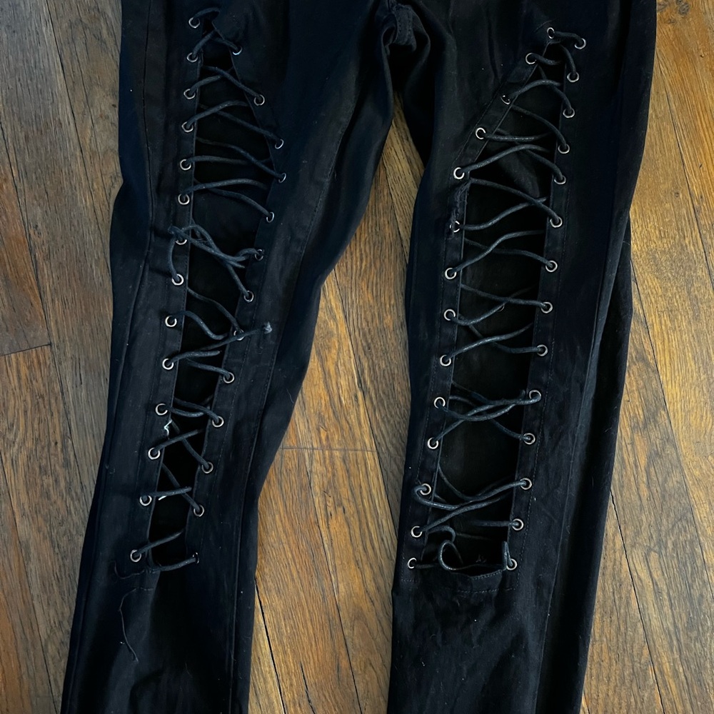 Black Lace-Up Skinny Pants - Picture 2 of 4